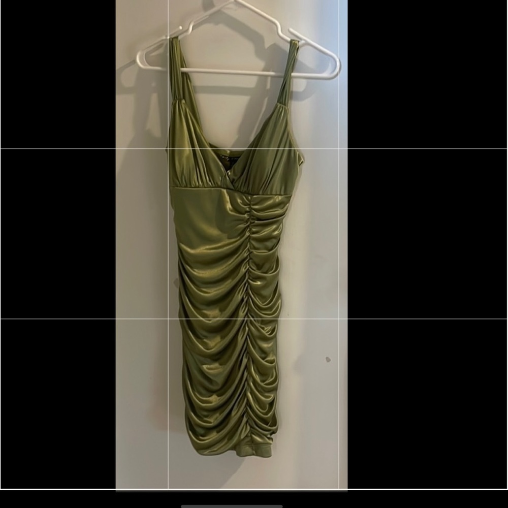 NEVER WORN: green body on dress. Perfect for homecoming.